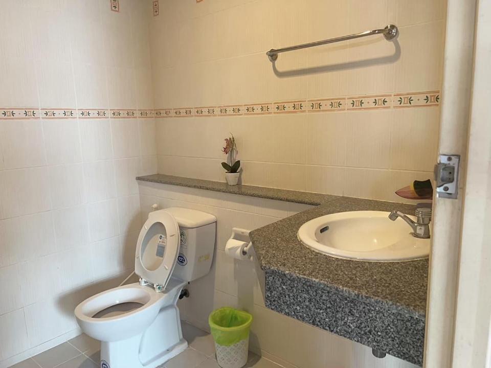24 Hostel Donmuang Bangkok Esterno foto